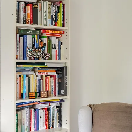 Stylish & Comfortable 2-bedroom In The Heart Of *