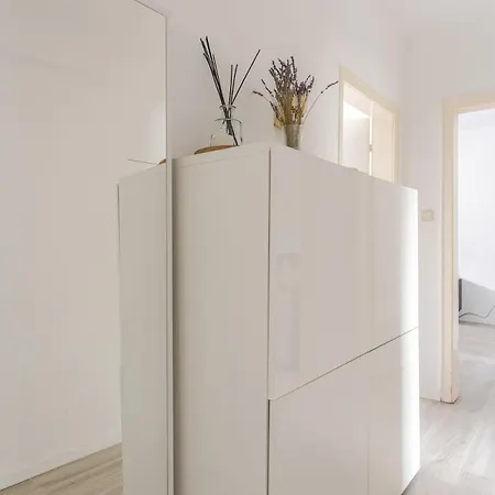 Stylish & Comfortable 2-bedroom In The Heart Of Apartmán Kolín nad Rýnem