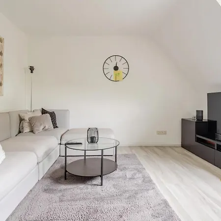 Stylish & Comfortable 2-bedroom In The Heart Of Apartmán Kolín nad Rýnem