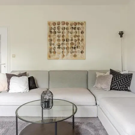 아파트 Stylish & Comfortable 2-bedroom In The Heart Of 쾰른